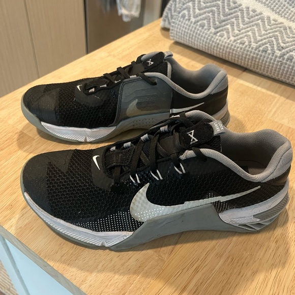 Nike Metcon Shoes - Picture 2 of 5